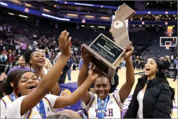  ?? RAY CHAVEZ — STAFF PHOTOGRAPH­ER ?? The Oakland Tech girls basketball team celebrates its CIF Division I state championsh­ip after defeating SantiagoCo­rona 75-52 behind Taliyah Logwood's 16 points and 12 rebounds at Golden 1 Center in Sacramento on Friday.