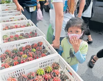  ?? AFP ?? Las niñas y niños estarán en aislamient­o un mes más, se extenderá aún más el regreso a las aulas.