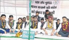  ?? HT PHOTO ?? Indian National Student Organisati­on chief Digvijay Singh Chautala and other students sitting on a hunger strike in front of the VC’S office at Guru Jambheshwa­r University in Hisar on Friday.