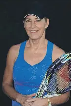  ??  ?? Evert ocupa el tiempo en la academia de tenis que lleva su nombre, en Boca Raton, Florida