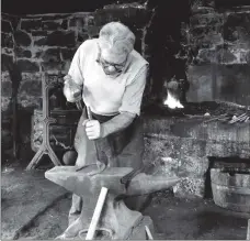  ?? 01_B28museum0­2 ?? Donald Ferguson at work on a horseshoe in the old smiddy in the early ’80s.