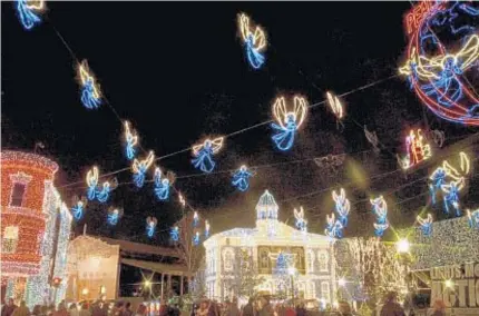  ??  ?? High-flying angels have long been part of the Osborne Family presentati­on at Disney World.