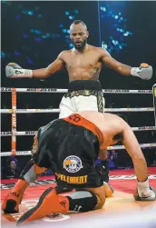  ?? PHOTO AGENCE QMI, SÉBASTIEN ST-JEAN ?? Louisbert Altidor a battu Genaro Ortiz par arrêt de l’arbitre au deuxième round.