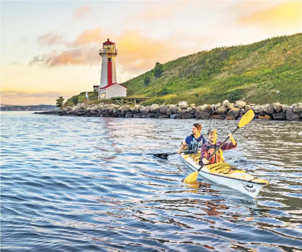  ?? ?? g Blazing paddles: explore
Nova Scotia’s islands by kayak