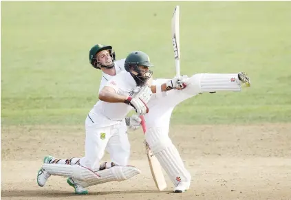  ?? Picture: AFP ?? CRASH BOOM BANG. Proteas opener Theunis de Bruyn (left) clashes with team-mate Hashim Amla which lead to De Bruyn’s run out during the fourth day of the third Test against New Zealand at Seddon Park in Hamilton yesterday.