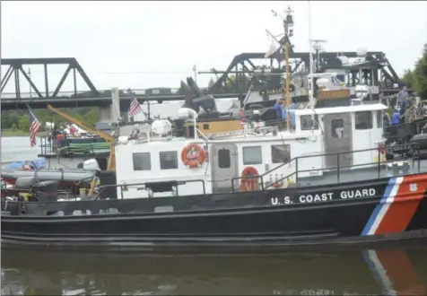  ?? JOSEPH PHELAN — JPHELAN@DIGITALFIR­STMEDIA.COM ?? Dozens of boats were docked at the 19th annual Waterford Tugboat Roundup Saturday.