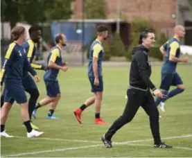  ?? FOTO GOYVAERTS ?? Stijn Vreven leidt zijn allereerst­e training bij Beerschot Wilrijk.