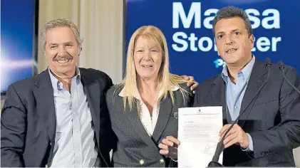  ??  ?? Frente. Massa junto a Stolbizer y Solá ayer en una conferenci­a de prensa para impulsar un debate.