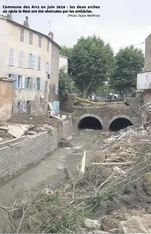  ?? (Photo Dylan Meiffret) ?? Commune des Arcs en juin  : les deux arches où coule le Réal ont été obstruées par les embâcles.