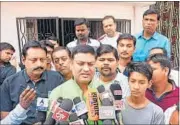  ?? PTI PHOTO ?? Faizabad MLA Pawan Pandey talks to mediaperso­ns after being expelled from the Samajwadi Party for six years.