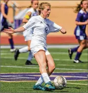  ?? CONTRIBUTE­D BY HENRY HUEY ?? Kaitlyn Schultze and Liberty Hill play in the girls Class 4A semifinals Wednesday against Midlothian Heritage.