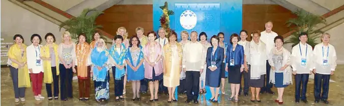  ??  ?? APEC APEX. Member economies support ocean concervati­on (top). The APEC leaders’ summit hosted by President Fidel Ramos was held in Subic in 1996 (middle left). Structural reform is a key part of APEC meetings (middle right). Delegates to the High-level...