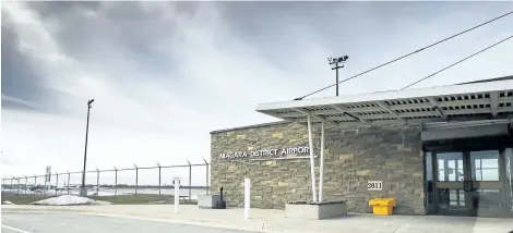  ?? BOB TYMCZYSZYN/STANDARD STAFF ?? A Niagara District Airport liaison committee is mulling over some options that could impact the future operation of the site.