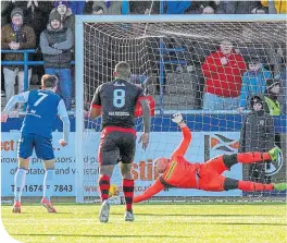  ??  ?? Graham Webster nets the penalty winner for Montrose