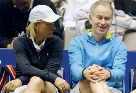  ??  ?? Campioni Martina Navratilov­a (61 anni) e John Mcenroe (59). Ex tennisti, sono entrambi commentato­ri della Bbc (Jason Miller/getty Images/afp )