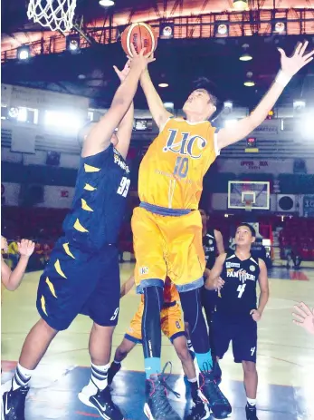  ?? (SUN.STAR FOTO/ARNI ACLAO) ?? LOSING CONTROL. Jason Florence Abejo(10) of UC Baby Webmasters soars for a rebound against USPF Baby Panthers in their Cesafi game. USPF was within striking distance with UC until all hell broke lose and USPF’s focus shifted en route to an 83-62 wipeout.