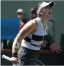 ?? FOTO:
TT-AP/MARK J. TERRILL ?? Bianca Andreescu blev den första wild card-spelaren som vann turneringe­n i Indian Wells.