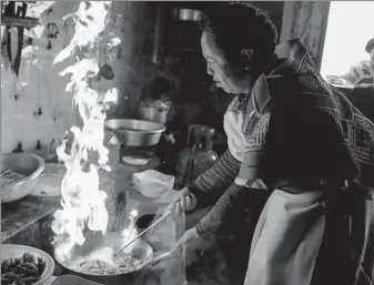  ?? LIN HAIZHEN / FOR CHINA DAILY ?? A woman cooks at home in Bijie, Guizhou province, in February.