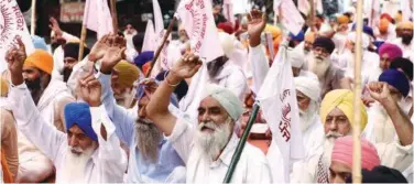  ?? Agence France-presse ?? ±
Farmers shout slogans during a protest against the anti-farmers’ policies in Amritsar on Monday.