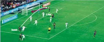  ??  ?? Gol de Arturo Vidal (Min. 87) Buena jugada personal de Ousmane Dembélé por la izquierda, que culmina con un centro preciso para Arturo Vidal. El chileno remató solo de cabeza y superó al meta madridista