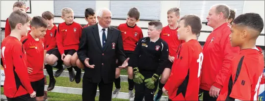  ??  ?? Arklow Town FC President John ‘Mousie’ Kavanagh sharing some of his knowledge with the under-12 team.