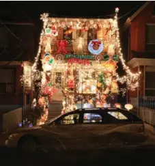  ?? RENÉ JOHNSTON/TORONTO STAR ?? Grace D’Elia’s home is one of the brightest displays in the city.