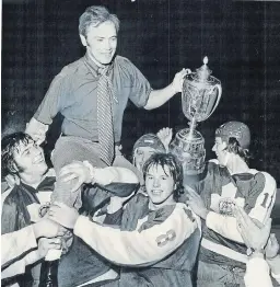  ?? HAROLD BARKLEY TORONTO STAR FILE PHOTO ?? Toronto Marlboros coach George Armstrong is raised in triumph by his players, headed by Bruce Boudreau (8), after the Marlies tied the Peterborou­gh Petes 5-5 on May 7, 1973, at
Maple Leaf Gardens in Toronto to advance to the round-robin Memorial
Cup finals. Armstrong was the
OHL’s coach of the year that season.