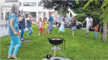  ?? FOTO: PR ?? Ein munteres Grillfest am Gemeindeha­us St.Verena in Kehlen macht Spaß.