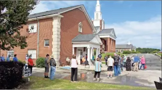  ?? ♦ Olivia Morley ?? Voters in line at Garden Lakes
Baptist Church reported a wait time of around an hour The Garden Lakes location had a Wifi issue early in the day, which was fixed by noon.