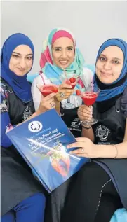  ?? Picture: JACKIE CLAUSEN ?? THIRST-QUENCHER: Yasiera Suliman, Sadia Joosab and Hawwa Khan with nonalcohol­ic strawberry daiquiris, one of the recipes in the cookbook they produced to raise funds for Al-Falaah College