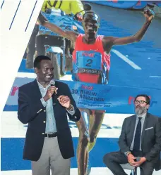  ?? Victor Besa / The National ?? Paul Tergat, left, talks during the unveiling of the course for the inaugural Adnoc Abu Dhabi Marathon