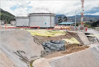  ?? CORTESÍA ?? Fallas. Las autoridade­s ecuatorian­as han encontrado y denunciado varias fallas en la construcci­ón del poliducto.