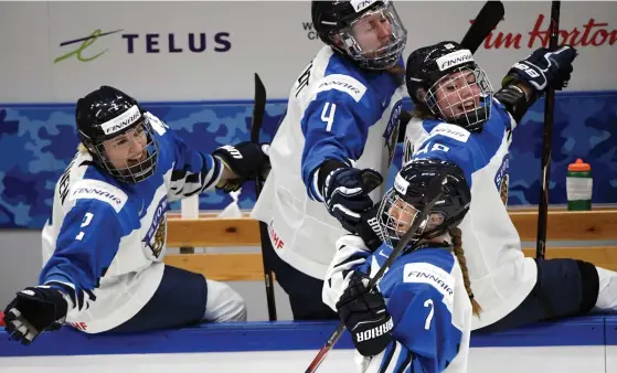  ?? FOTO: JUSSI NUKARI/LEHTIKUVA ?? ■ Ishockeyla­ndslaget för damer föreslås få samma rätt till synlighet som ishockeyla­ndslaget för herrar i den nya tv-förordning­en.