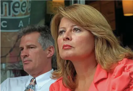  ?? NAncy lAnE / HErAld stAFF FIlE ?? ‘I’M IN’: Gail Huff Brown and her husband, ex-Mass. Rep. Scott Brown, meet women business owners in Quincy during the 2012 campaign.