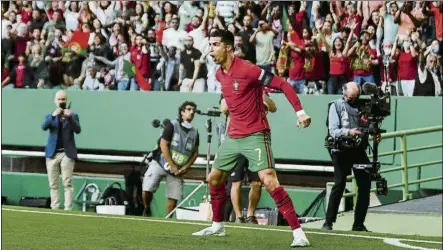  ?? FOTO: EFE ?? Cristiano Ronaldo realizó hasta en dos ocasiones su celebració­n, que es ya todo un ritual