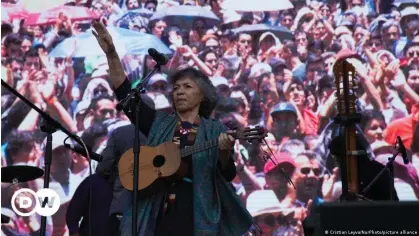  ?? ?? La cantautora y folclorist­a chilena Isabel Parra.