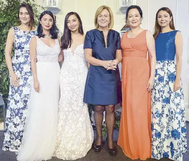  ??  ?? Rosa Clara (third from right) poses with her muses Sara Black, Heart Evangelist­a, Martine Cajucom, Frannie Jacinto and Tootsie Angara.