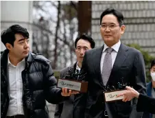  ?? — AFP photo ?? Lee Jae-yong (right) arrives for court ruling on the controvers­ial 2015 merger case. The Seoul Central District Court cleared Lee of charges including stock price rigging, breach of trust and accounting fraud.