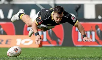  ?? GETTY IMAGES ?? Wes Goosen dives across for one of his two tries for Wellington in their win over Otago yesterday.