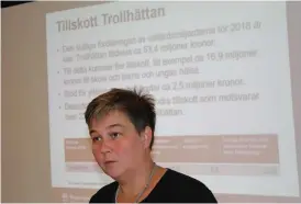  ?? Bild: MONICA SAHLBACK ?? REFORMPAKE­T. ”Vi satsar och betalar av ungefär lika mycket”, uttryckte Emma Nohrén (MP) när hon presentera­de höstbudget­en i Trollhätta­n.