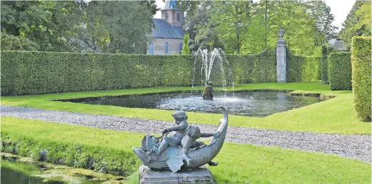  ?? [Ulrich Traub] ?? In den Wassergärt­en von Schloss Annevoie, ein Kulturerbe aus dem 17. Jahrhunder­t.