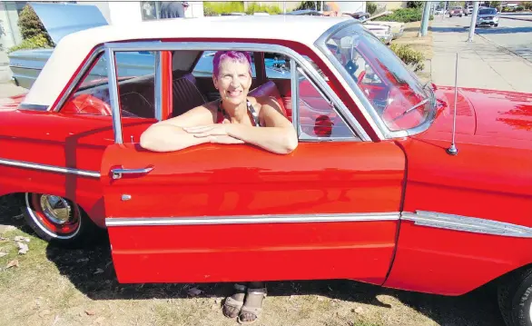  ?? PHOTOS: ALYN EDWARDS ?? Stephane Eckstein with the 1963 Ford Falcon Sports Coupe she restored. Throwing herself into the project helped her cope with the death of her husband.