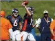  ?? THE ASSOCIATED PRESS ?? Broncos quarterbac­k Paxton Lynch, center, takes part in a drill as quarterbac­k Chad Kelly, left, and head coach Vance Joseph look on during a joint practice with the Bears Wednesday in Englewood, Colo.