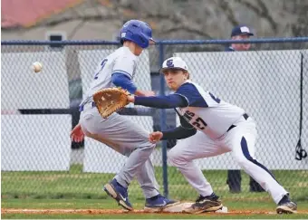  ?? STAFF PHOTO BY C.B. SCHMELTER ?? Ringgold’s Isaac King safely gets back to first base as Gordon Lee’s Jake Poindexter goes for the ball during Friday’s nonregion game at Claud Hendrix Field in Chickamaug­a, Ga. Gordon Lee won 13-3.