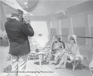  ??  ?? Prince Rainier of Monaco photograph­ing Princess Grace