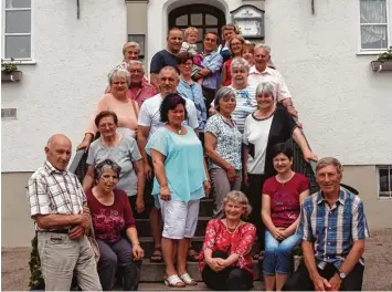  ?? Fotos: Margret Ottner ?? Dies sind die Mitglieder der Familie Gollmann, die sich in Täfertinge­n zum Teil erstmals getroffen haben.