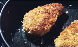  ?? STACY ZARIN GOLDBERG FOR THE WASHINGTON POST ?? Quick and Crispy Chicken Cutlets: You can mix up your flavours even more by adding other ingredient­s to the coating, whether it’s Parmesan cheese, fresh herbs or dried spices.