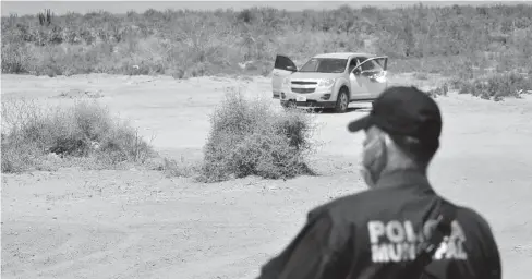  ?? JAVIER PADILLA ?? > Joven apareció muerto en la salida del campo pesquero El Colorado.