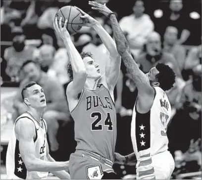  ?? ARMANDO L. SANCHEZ/CHICAGO TRIBUNE ?? Bulls forward Lauri Markkanen, trying to shoot over Wizards guard Jordan McRae on Jan. 15, will be out 4-6 weeks with a pelvis injury.