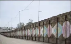  ?? VINCENT OSUNA FILE PHOTO ?? Border fence in Calexico.